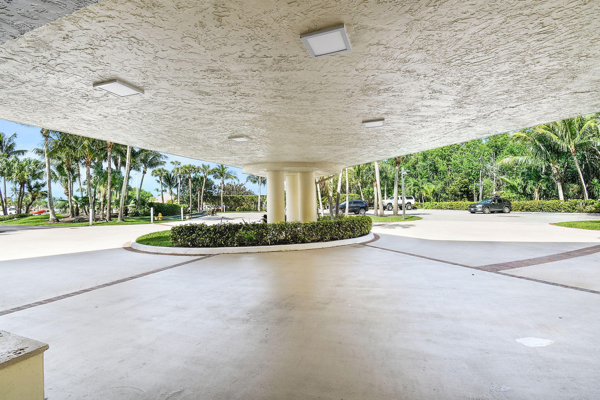 221 Northeast Plantation Road, Unit 316 Stuart, FL 34996 - Photo 2 of 31 8-web-or-mls-500_6304