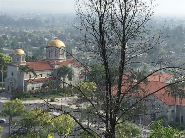 a view of a houses with a yard