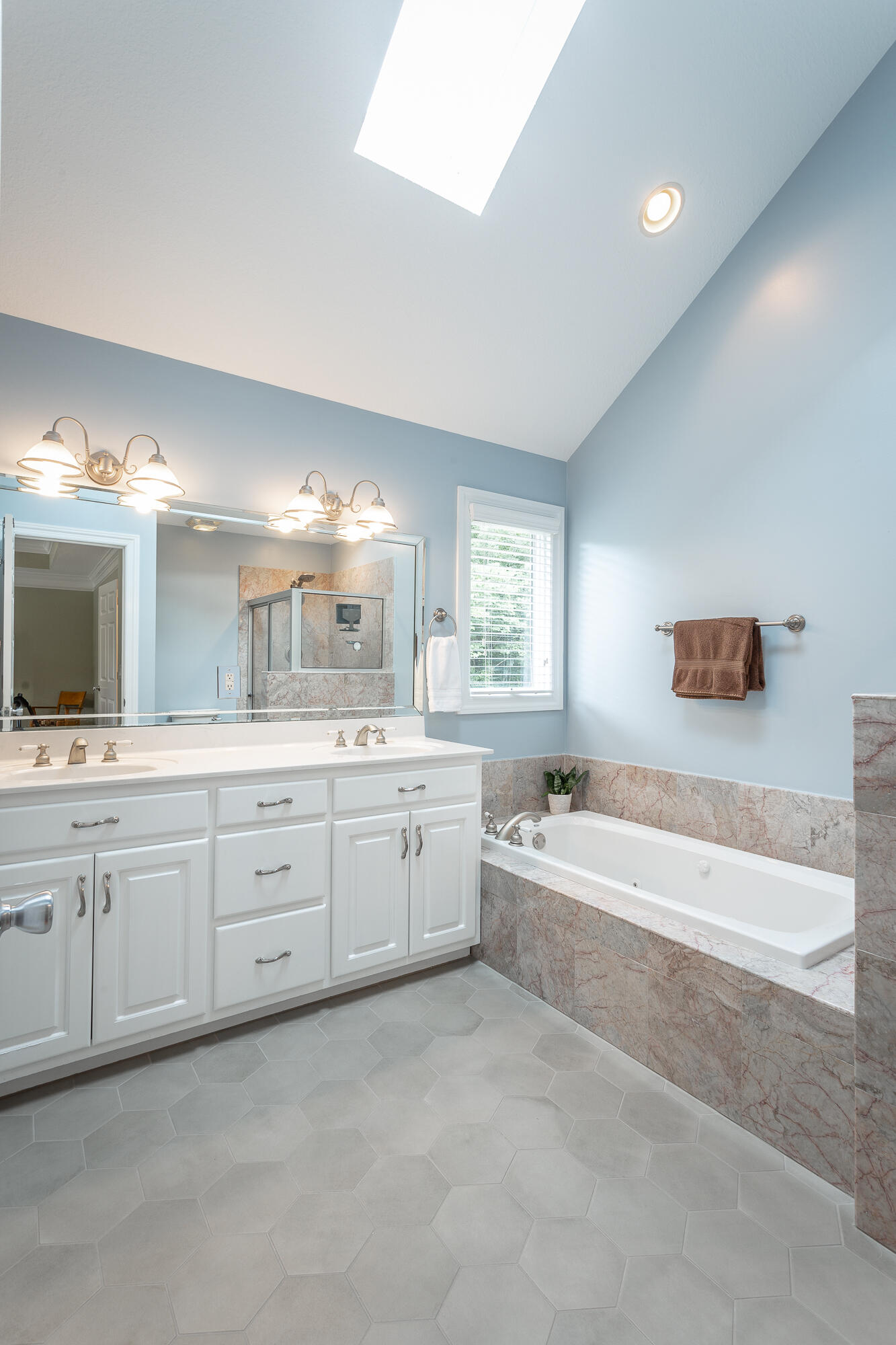 47 Turkey Run Flintstone, GA 30725 - Photo 27 of 42 Master Bath