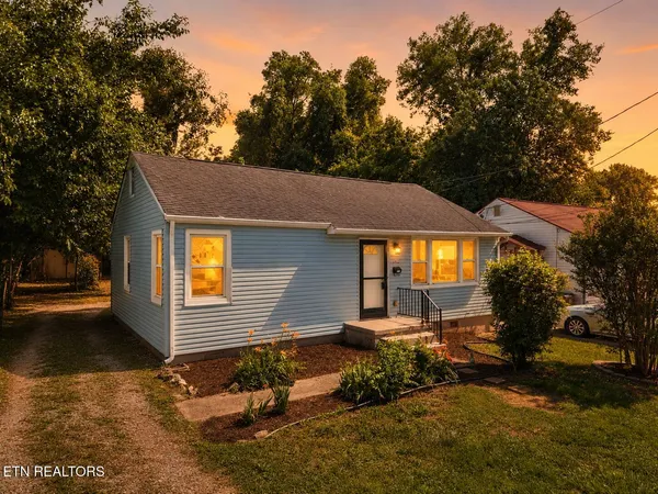 $219,000 | 2022 Seymour Avenue, Knoxville, TN 37917