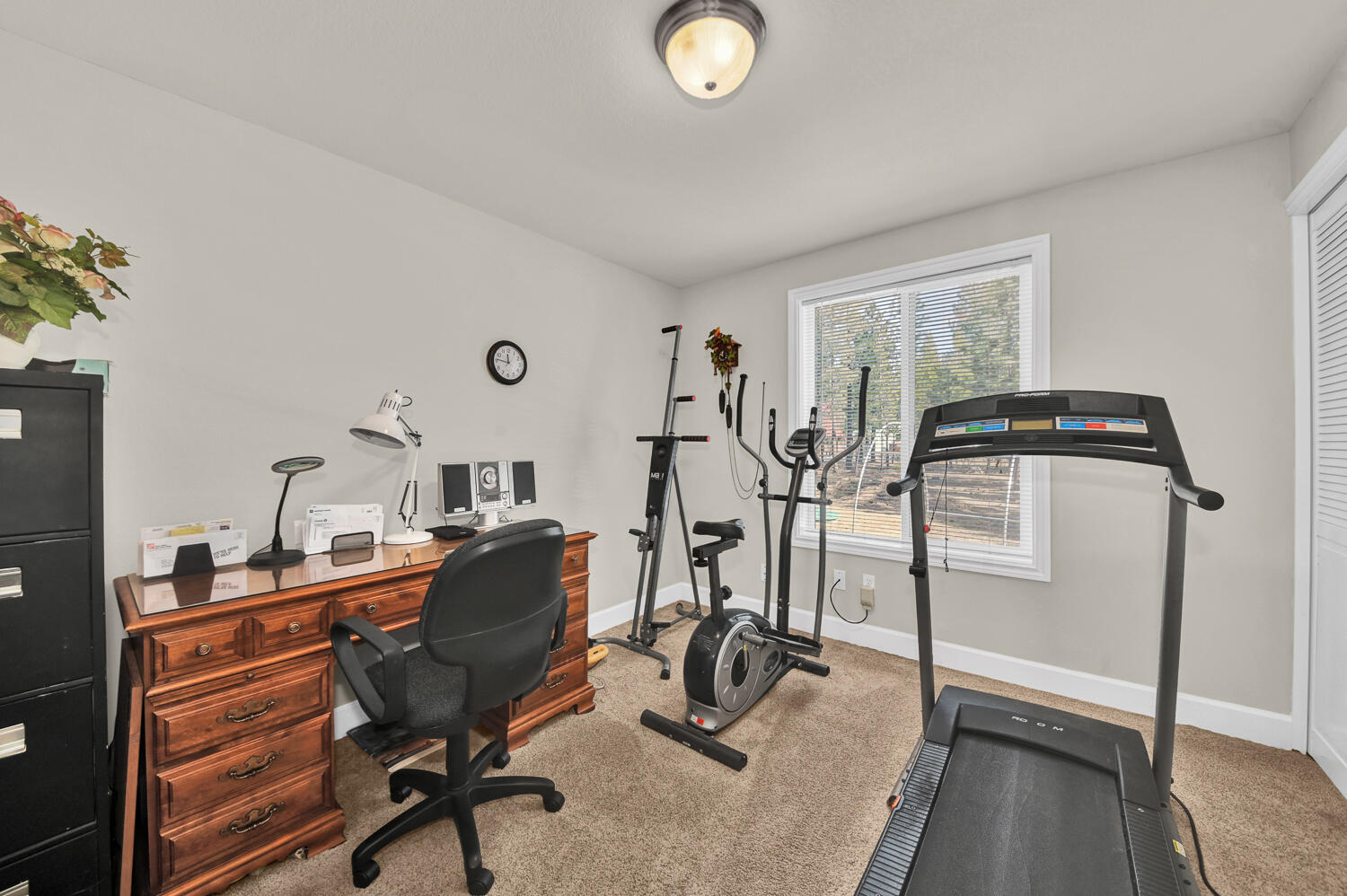 14840 Laurel Road La Pine, OR 97739 - Photo 21 of 32 a work room with furniture