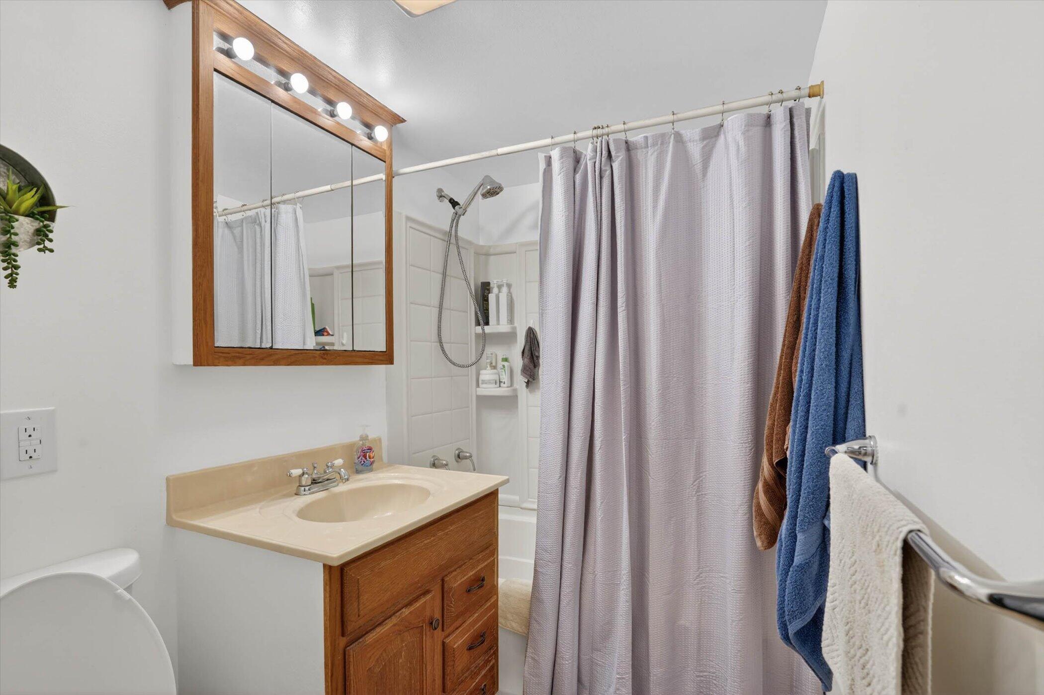 2750 Hamstead Way Jackson, MI 49201 - Photo 22 of 42 22-2750-Hamstead-Way-WindowStill-Photogr