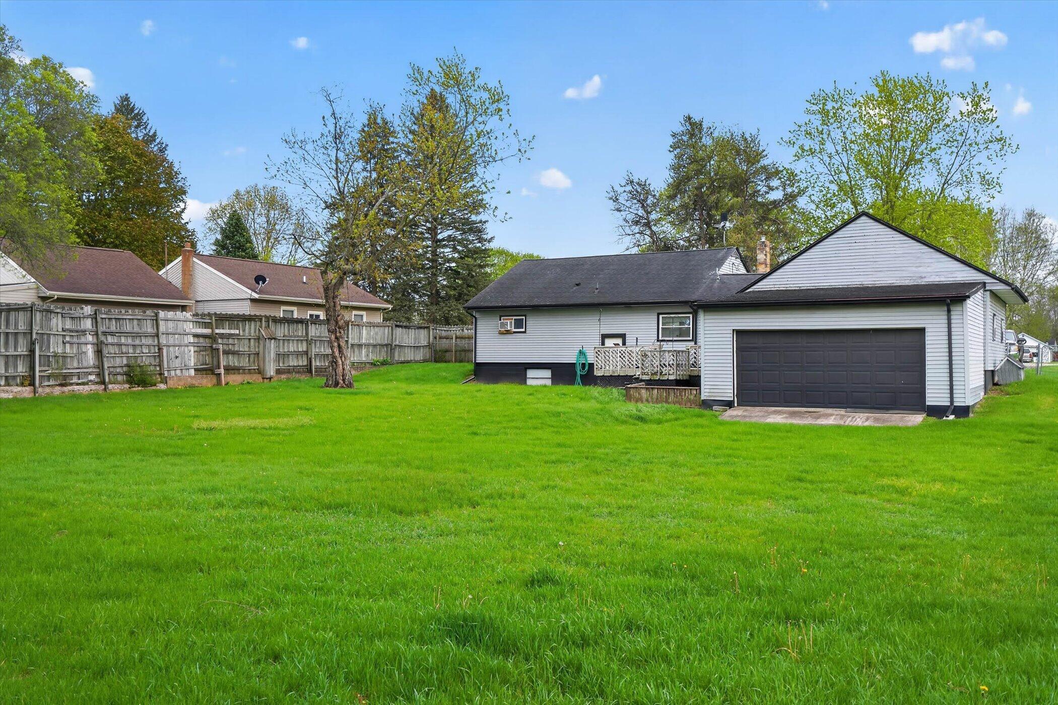 2750 Hamstead Way Jackson, MI 49201 - Photo 41 of 42 41-2750-Hamstead-Way-WindowStill-Photogr