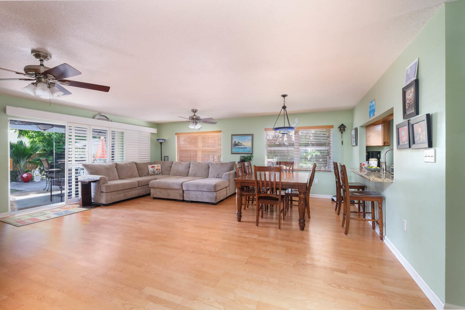 128 1st Road Key Largo, FL 33037 - Photo 3 of 17 Living space