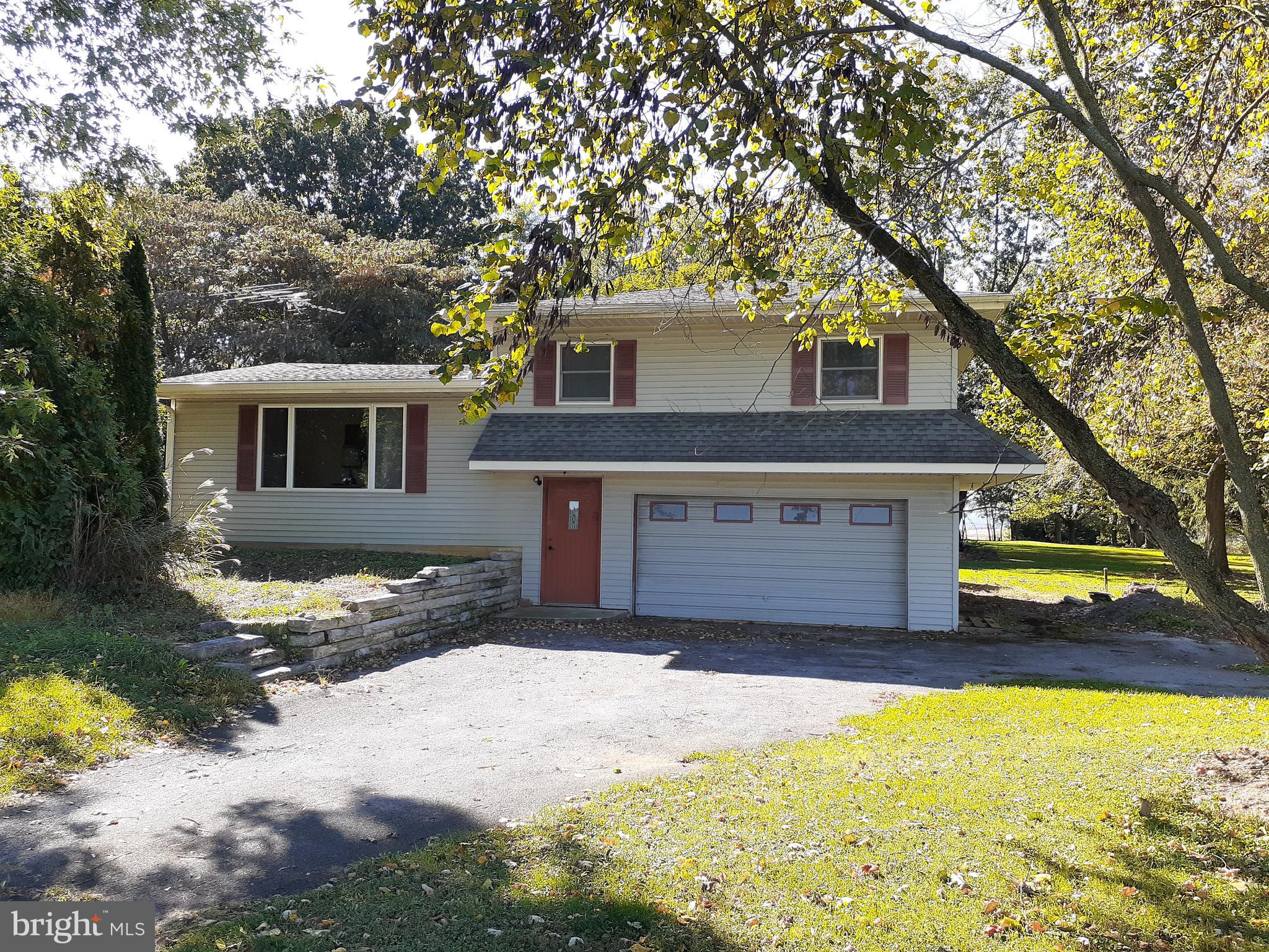 419 Crest Road Lebanon, PA 17042 - Photo 2 of 20 Gallery Image 2