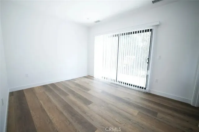 a black and white photo of a living room