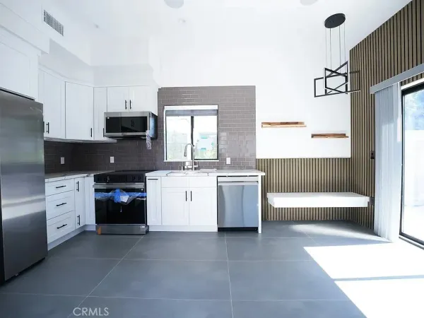 a black and white photo of a living room