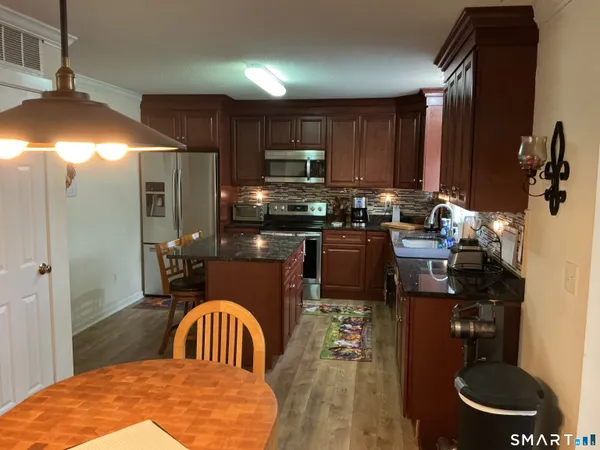 $304,900 | 1469 Farmington Avenue, Unit 55, Bristol, CT 06010