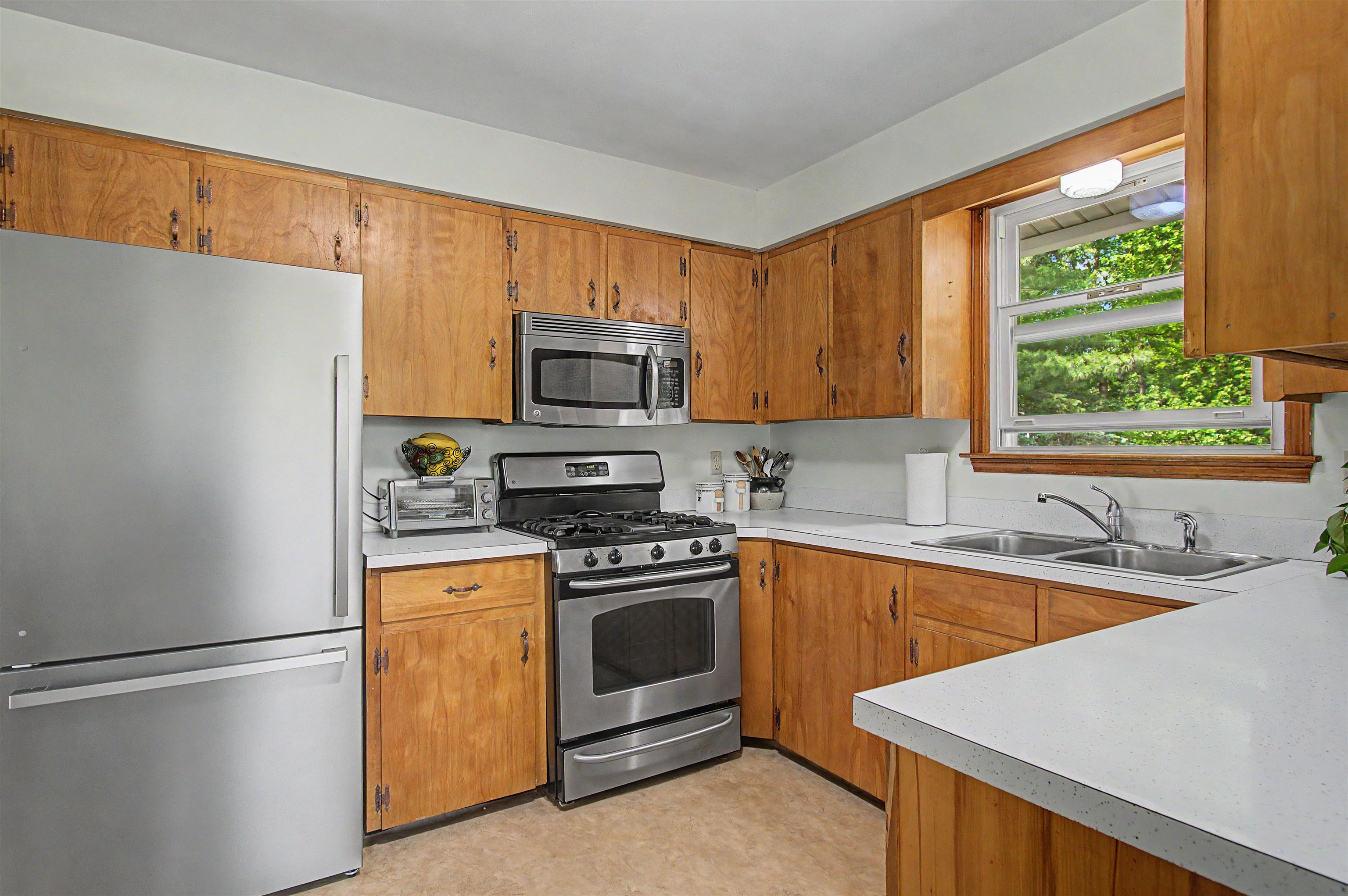 16 Colbert Street Essex Junction, VT 05452 - Photo 12 of 48