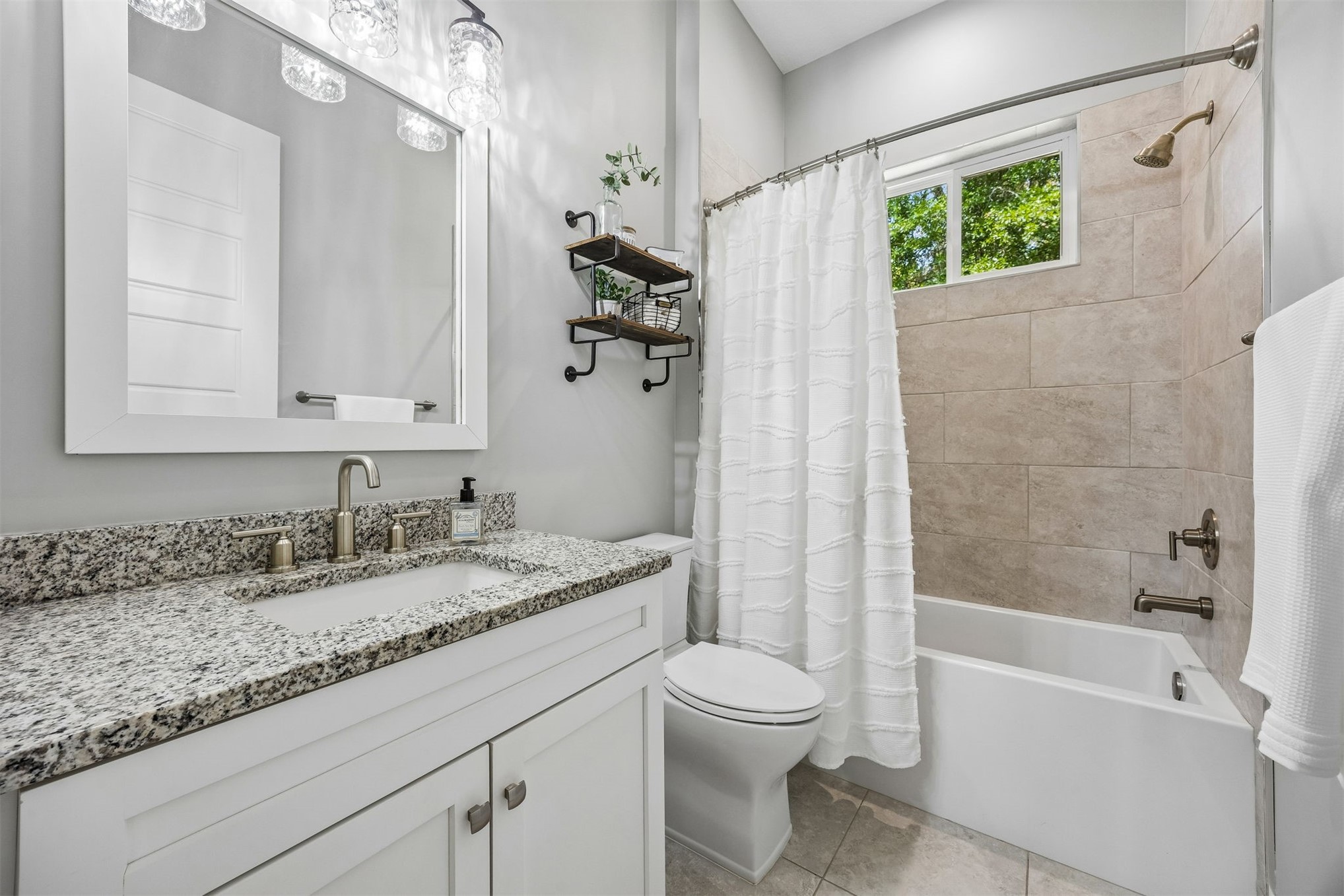 29258 Grandview Manor Yulee, FL 32097 - Photo 52 of 99 Bathroom # 2