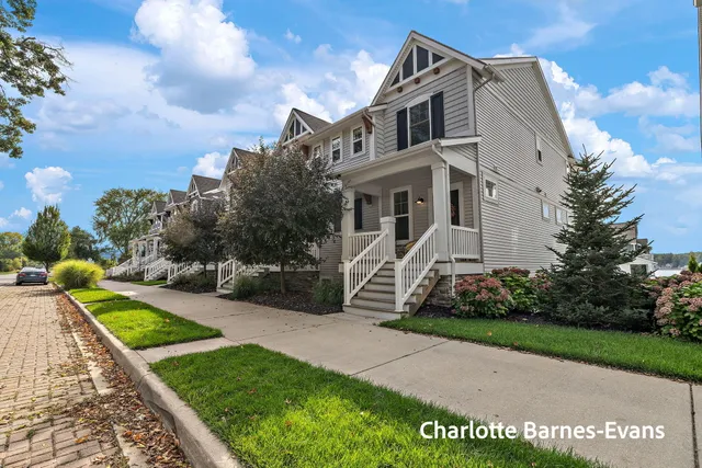 $469,900 | 930 South Lake Street, Whitehall, MI 49461