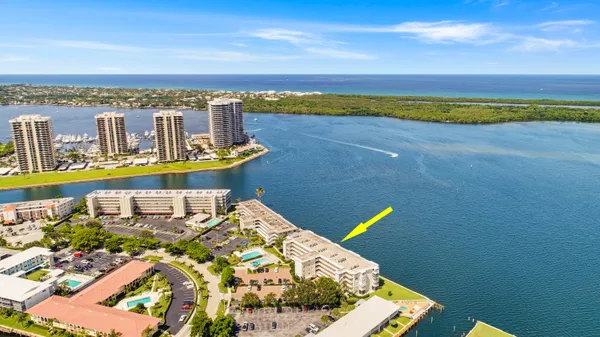 $2,900 | 60 Yacht Club Drive, Unit 101, North Palm Beach, FL 33408