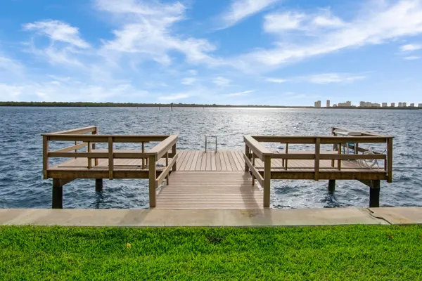 $2,900 | 60 Yacht Club Drive, Unit 101, North Palm Beach, FL 33408