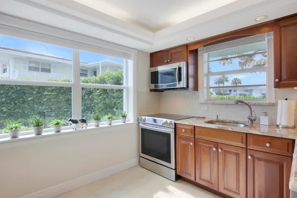 $2,900 | 60 Yacht Club Drive, Unit 101, North Palm Beach, FL 33408