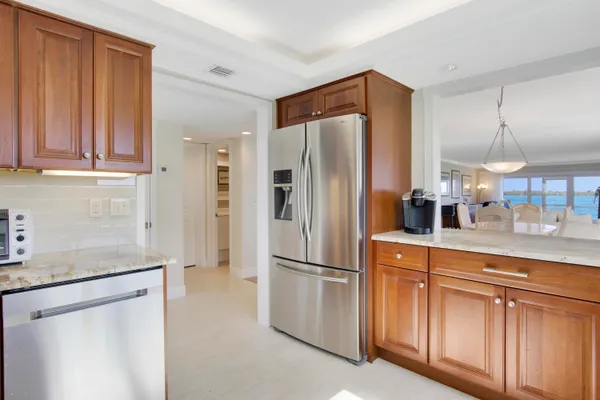 $2,900 | 60 Yacht Club Drive, Unit 101, North Palm Beach, FL 33408