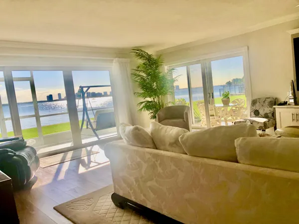 $2,900 | 60 Yacht Club Drive, Unit 101, North Palm Beach, FL 33408