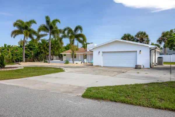 $3,700 | 425 10th Avenue, Indialantic, FL 32903