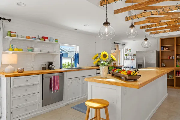 $3,700 | 425 10th Avenue, Indialantic, FL 32903