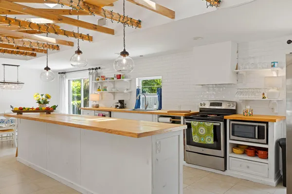 $3,700 | 425 10th Avenue, Indialantic, FL 32903