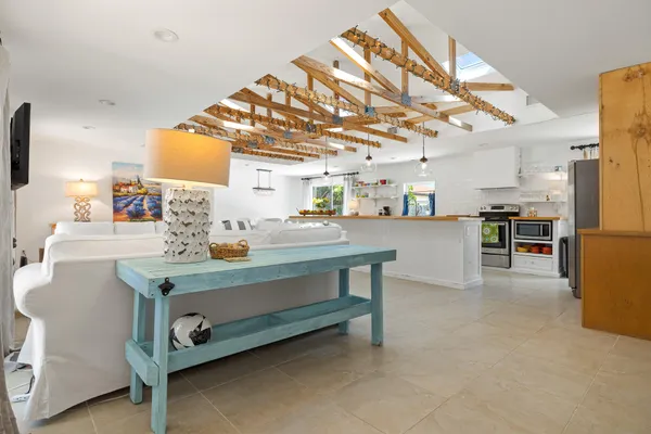 $3,700 | 425 10th Avenue, Indialantic, FL 32903