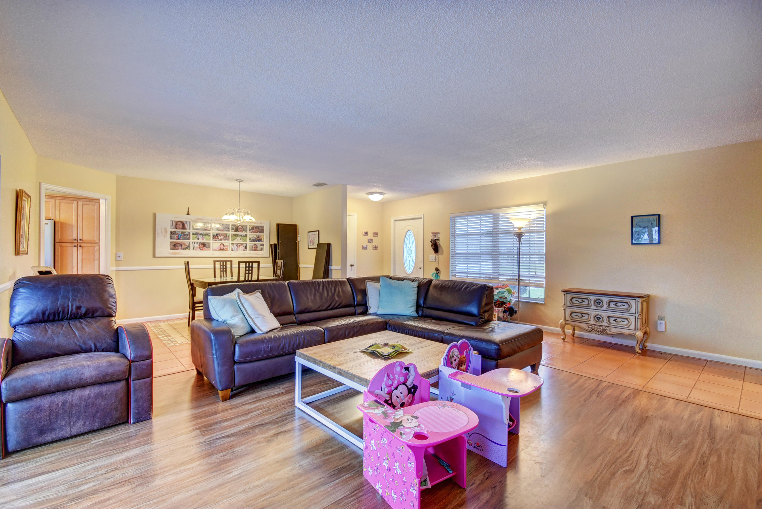11054 Delta Circle Boca Raton, FL 33428 - Photo 6 of 24 living room