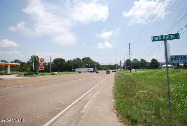 $500,000 | 1600 Park Ridge Drive, Jackson, TN 38301