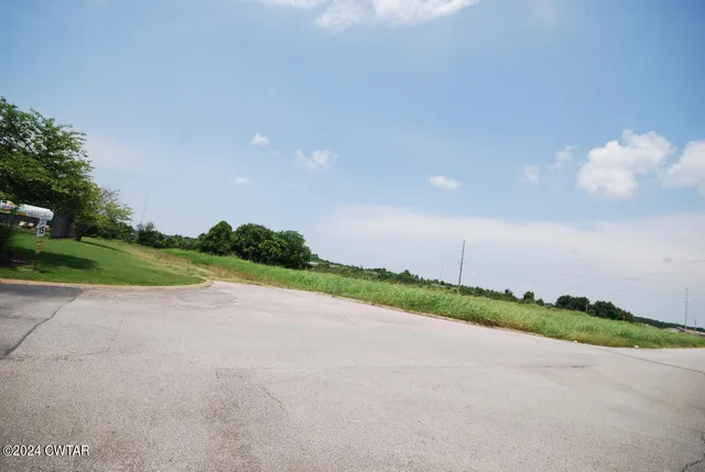 $500,000 | 1600 Park Ridge Drive, Jackson, TN 38301