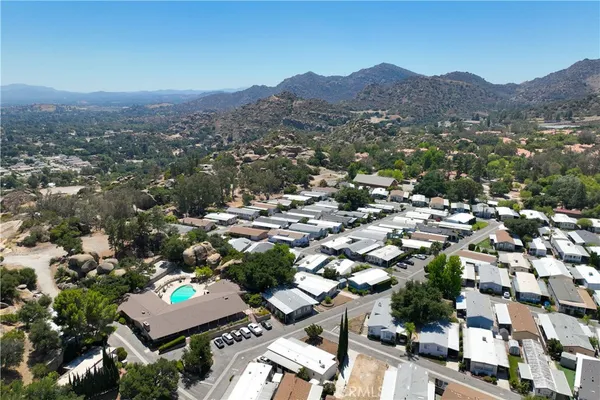 $259,000 | 11401 Topanga Canyon Boulevard, Unit 56, Chatsworth, CA 91311