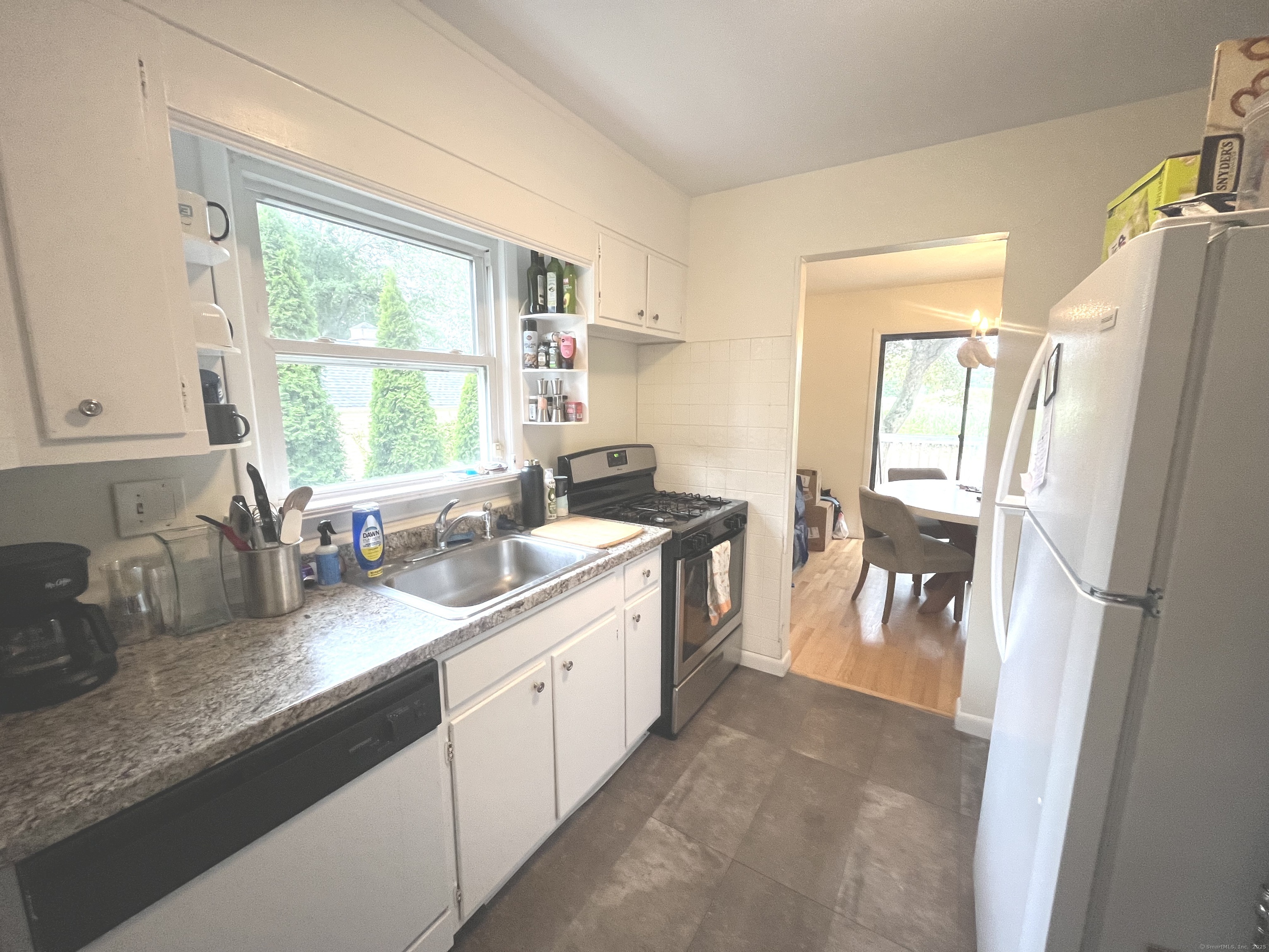 258 Ruane Street Fairfield, CT 06824 - Photo 5 of 15