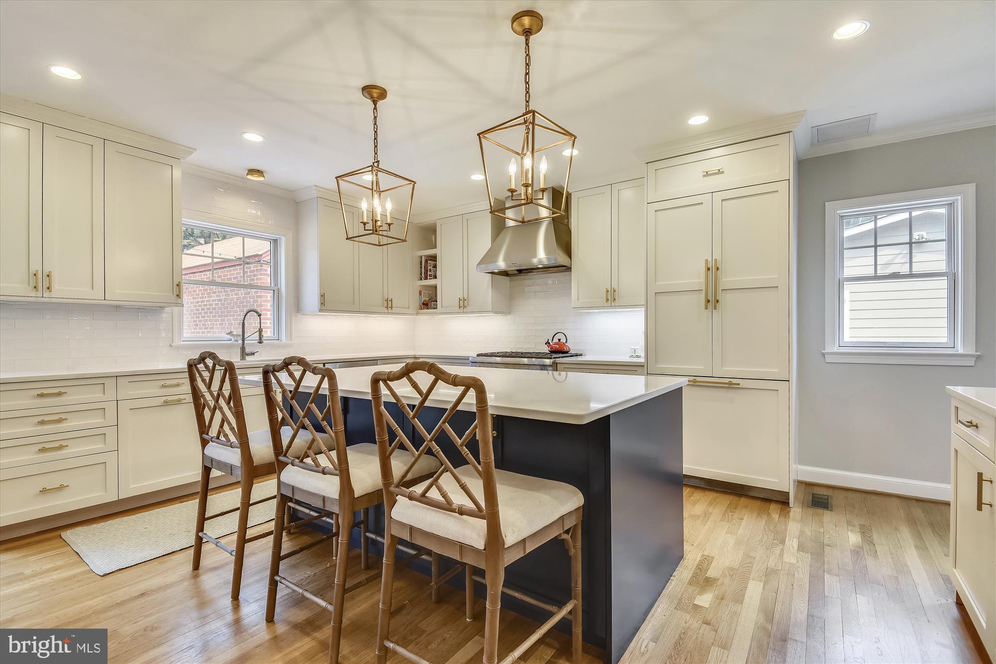 4423 19th Road North Arlington, VA 22207 - Photo 4 of 50 Custom Cabinetry & Quartz Countertops