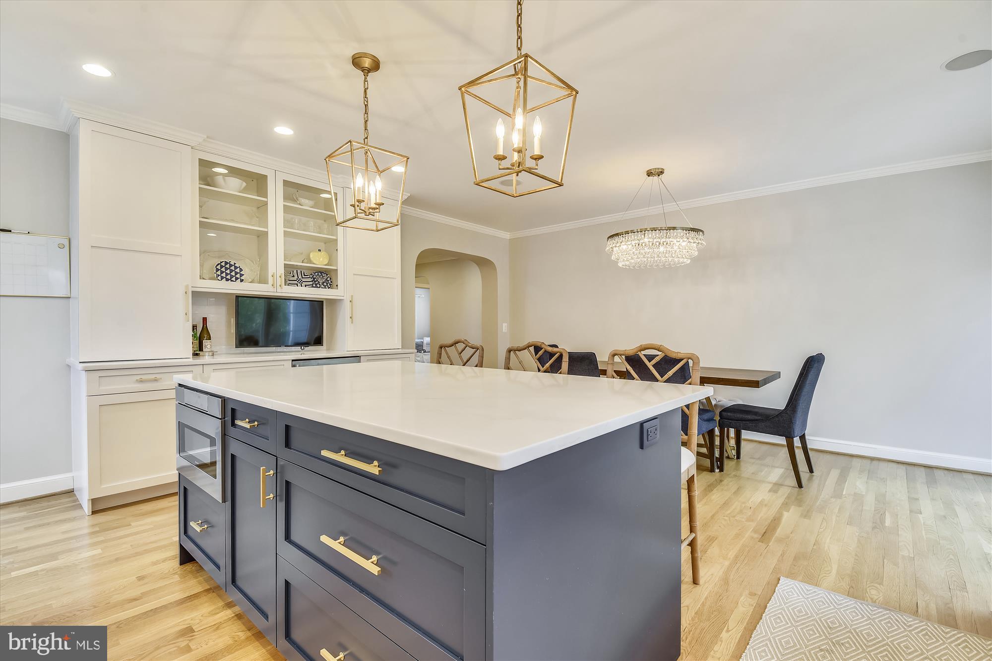 4423 19th Road North Arlington, VA 22207 - Photo 5 of 50 Oversized Kitchen Island