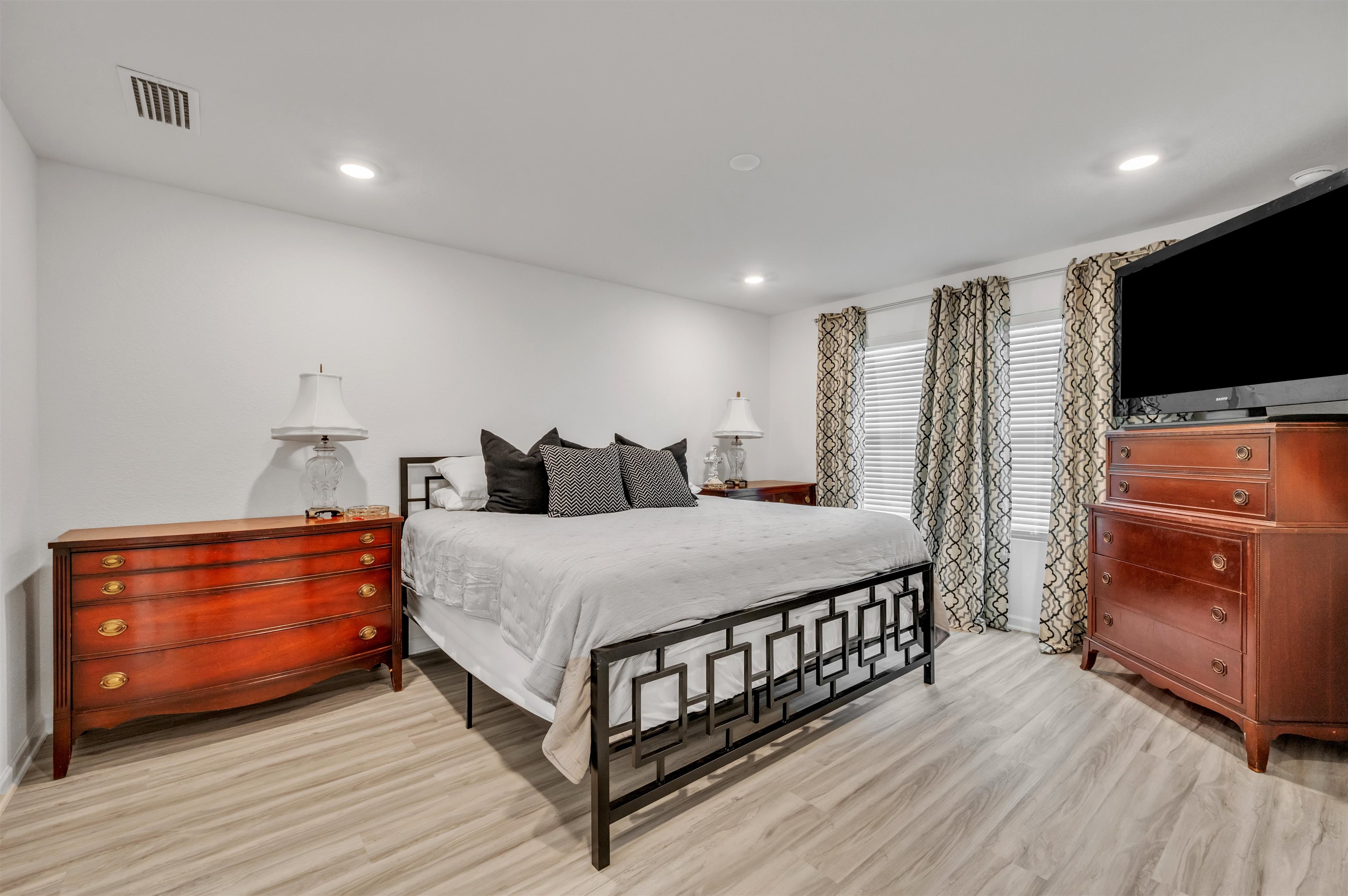 381 Winters Avenue Gulf Shores, AL 36542 - Photo 25 of 34 Bedroom