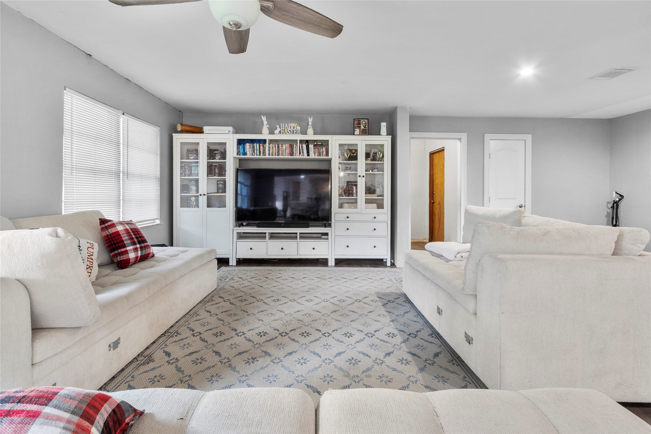 106 Crow Road Baytown, TX 77520 - Photo 5 of 17