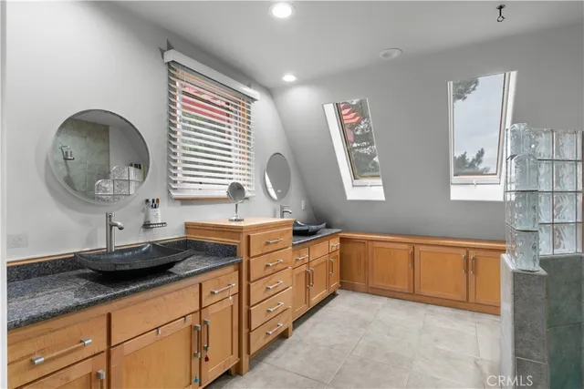 a view of a chairs and table in the back yard of a house