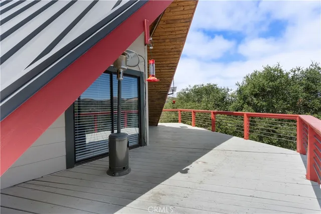a view of a house with yard and tree s