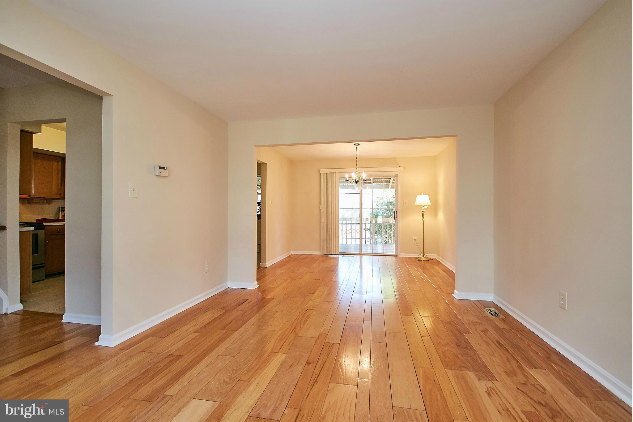 4307 Cub Run Road Chantilly, VA 20151 - Photo 11 of 30 Living Room