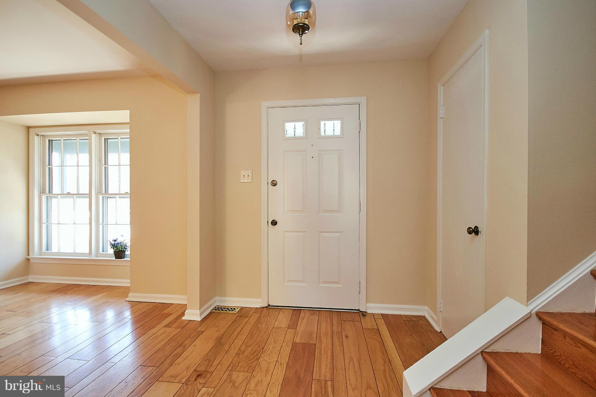 4307 Cub Run Road Chantilly, VA 20151 - Photo 3 of 30 Interior (General)