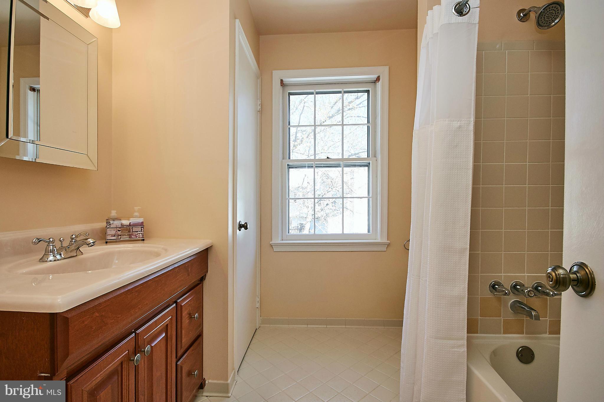 4307 Cub Run Road Chantilly, VA 20151 - Photo 23 of 30 Bath (Master)