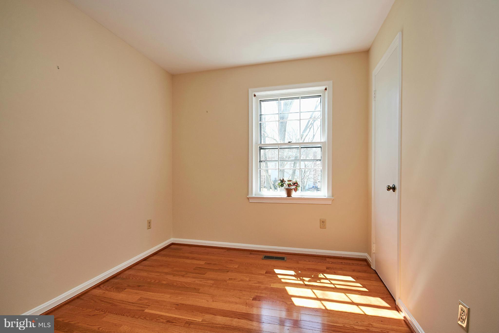 4307 Cub Run Road Chantilly, VA 20151 - Photo 26 of 30 Bedroom 3