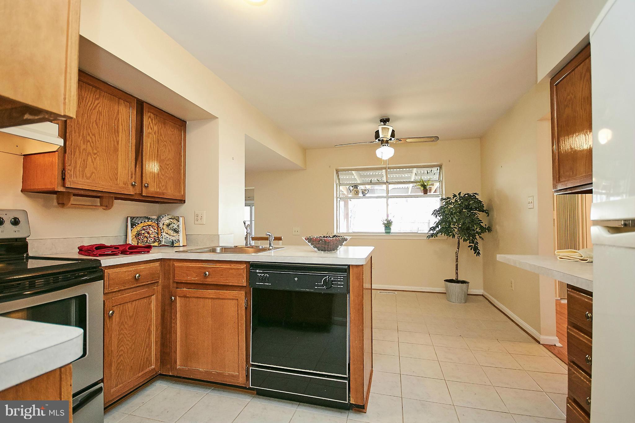 4307 Cub Run Road Chantilly, VA 20151 - Photo 8 of 30 Kitchen