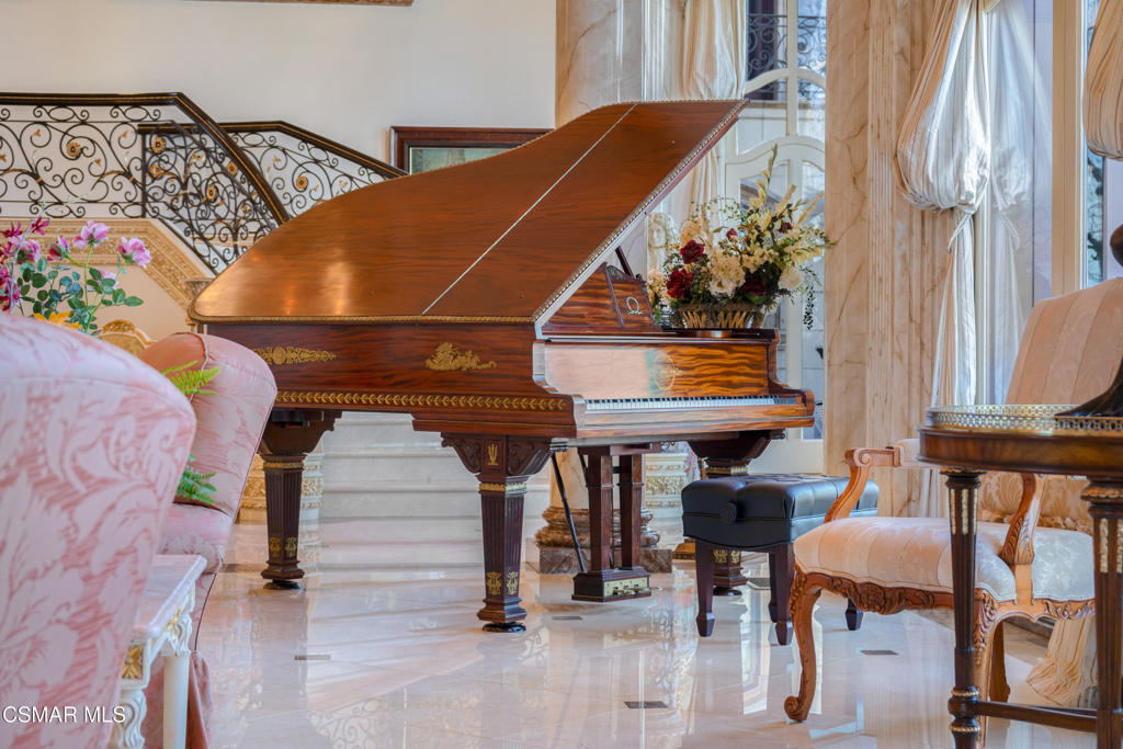 900 West Stafford Road Thousand Oaks, CA 91361 - Photo 29 of 79 a view of an outdoor space with seating area