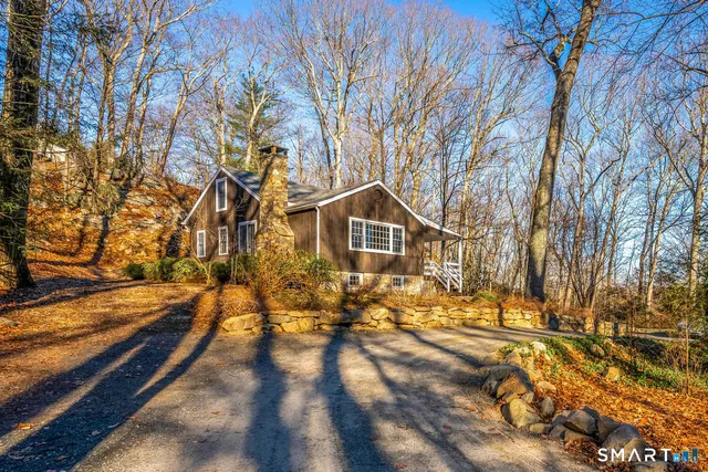 $885,000 | 124 Wolfpit Road, Wilton, CT 06897