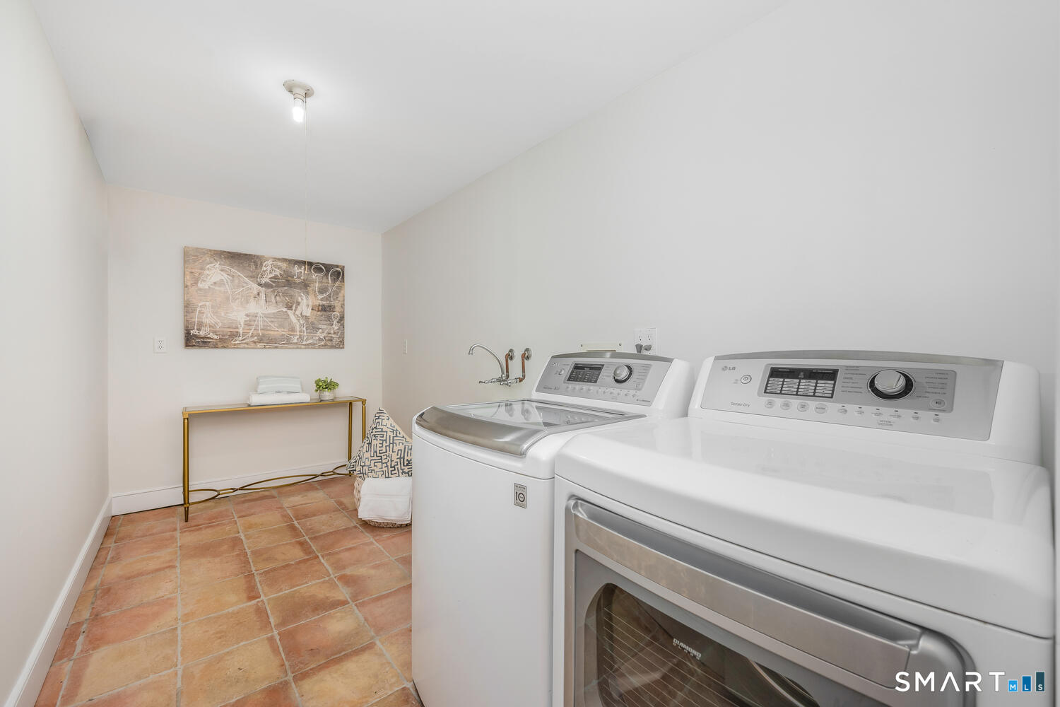 124 Wolfpit Road Wilton, CT 06897 - Photo 20 of 27 Laundry with utility sink