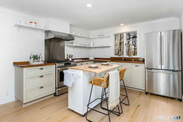 $885,000 | 124 Wolfpit Road, Wilton, CT 06897