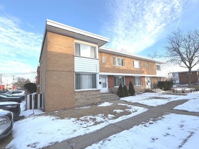 $345,000 | 4864 Carol Street, Unit D, Skokie, IL 60077