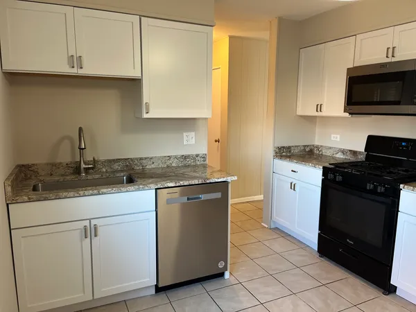 $349,000 | 4864 Carol Street, Unit D, Skokie, IL 60077