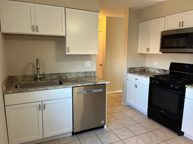 $345,000 | 4864 Carol Street, Unit D, Skokie, IL 60077