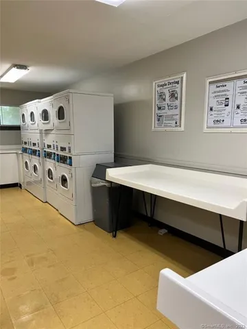 $1,700 | 3699 Broadbridge Avenue, Unit 132, Stratford, CT 06614