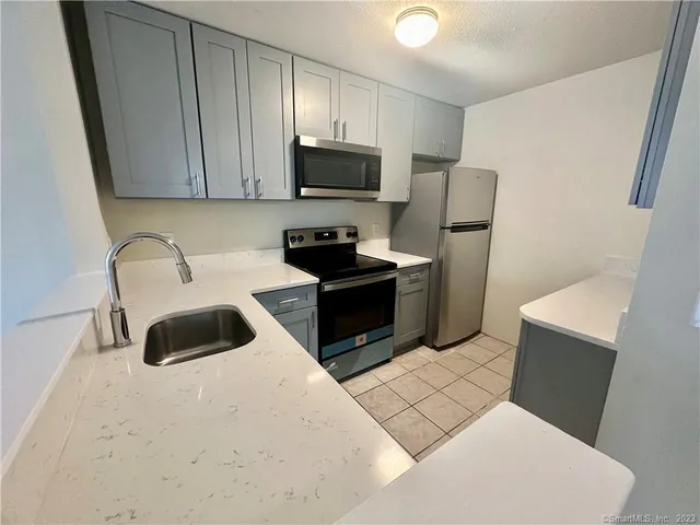 $1,700 | 3699 Broadbridge Avenue, Unit 132, Stratford, CT 06614