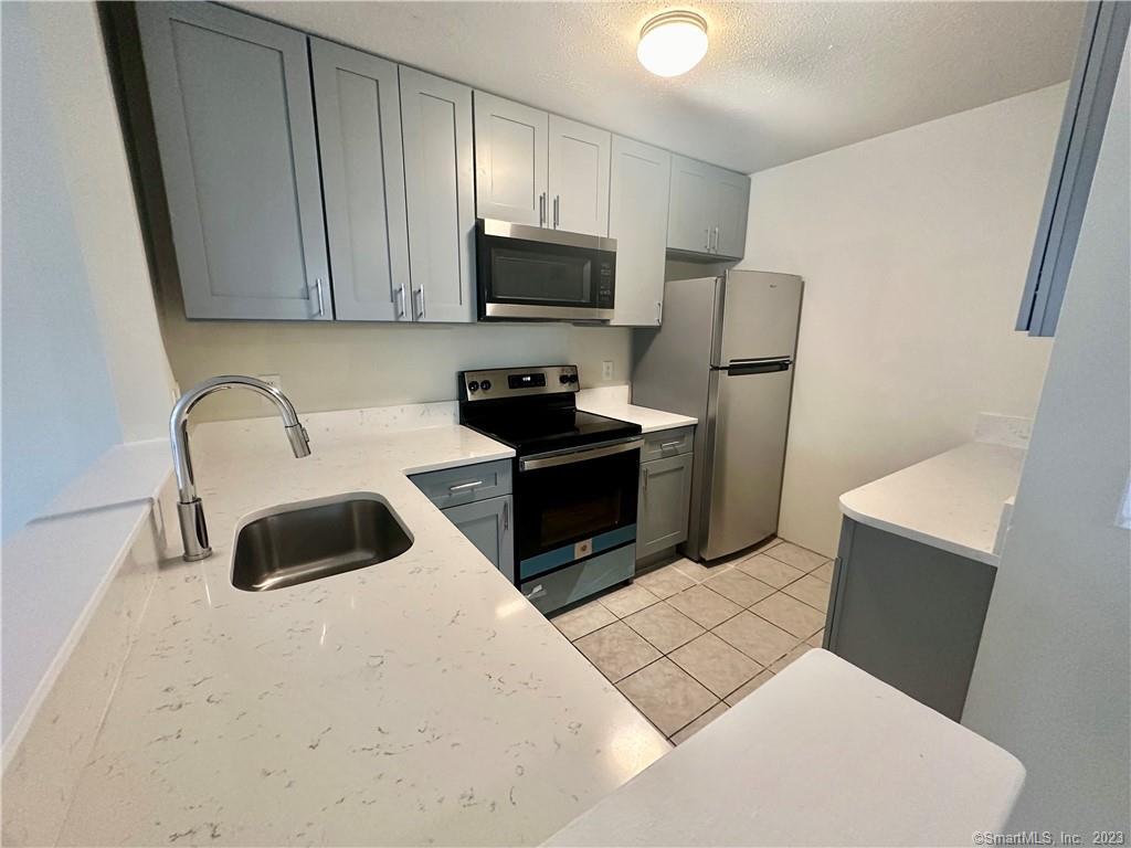 3699 Broadbridge Avenue, Unit 132 Stratford, CT 06614 - Photo 2 of 17 New Kitchen